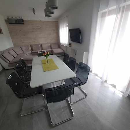 Apartman Bura Apartamento Posedarje Quarto foto