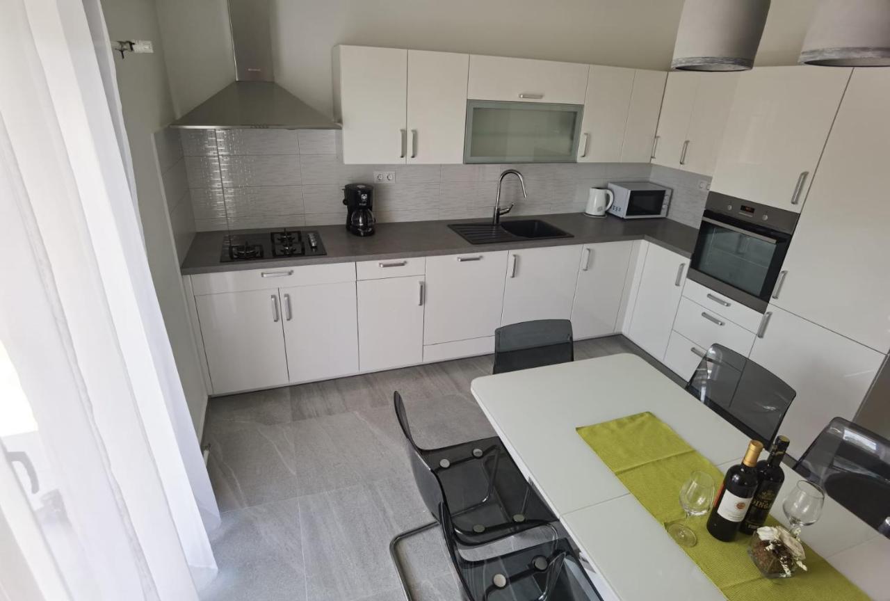 Apartman Bura Apartamento Posedarje Exterior foto